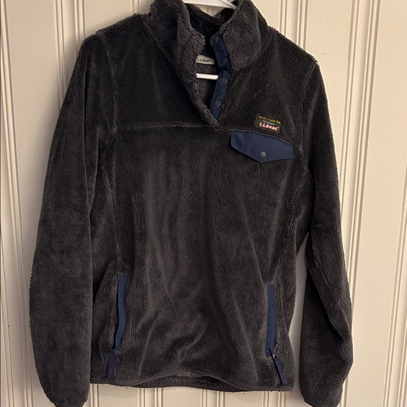 L.L. Bean Charcoal Thick Fleece Pullover with Navy Accents M - Picture 1 of 7